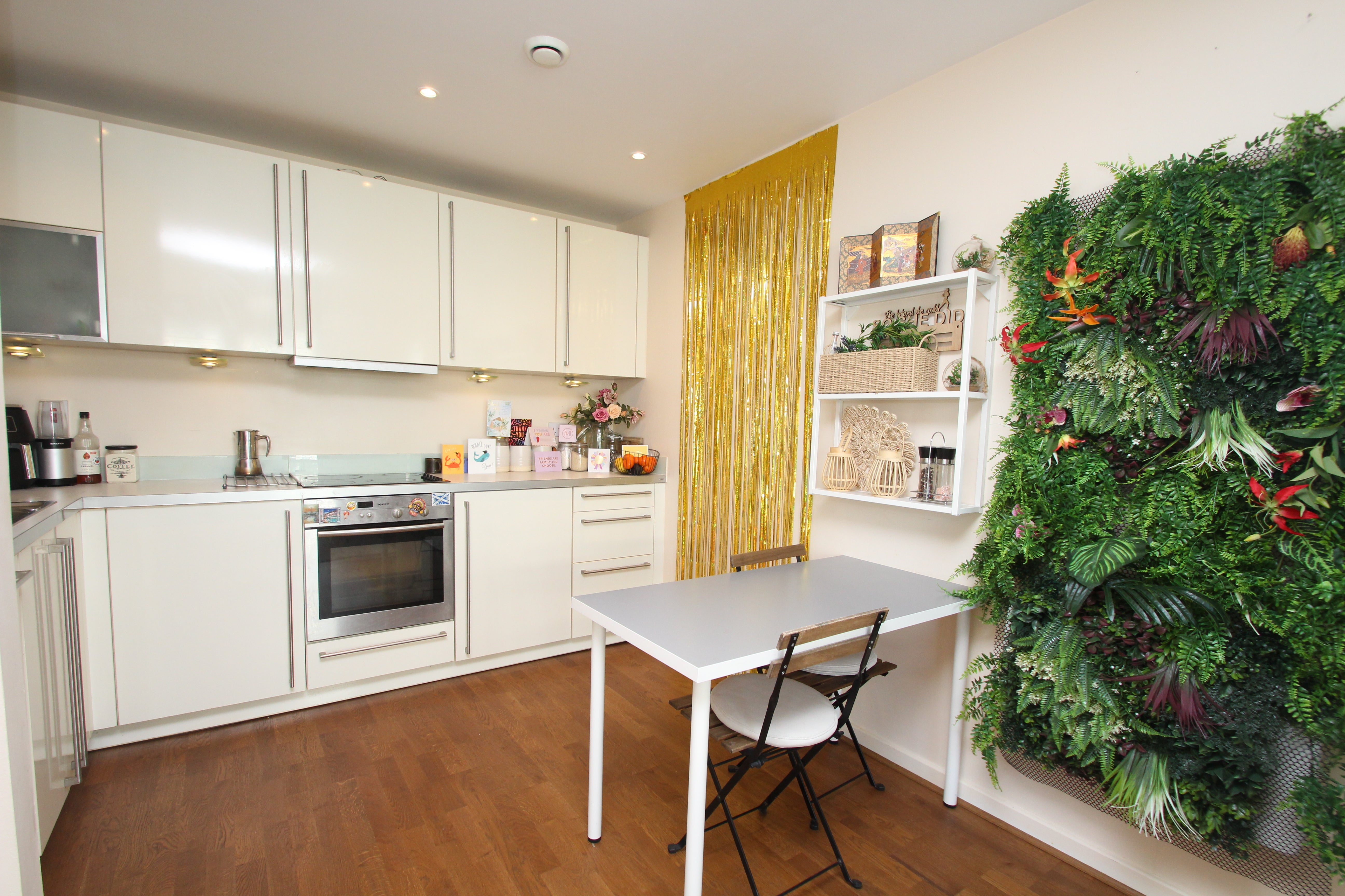 Flat Castlebank Place in Glasgow