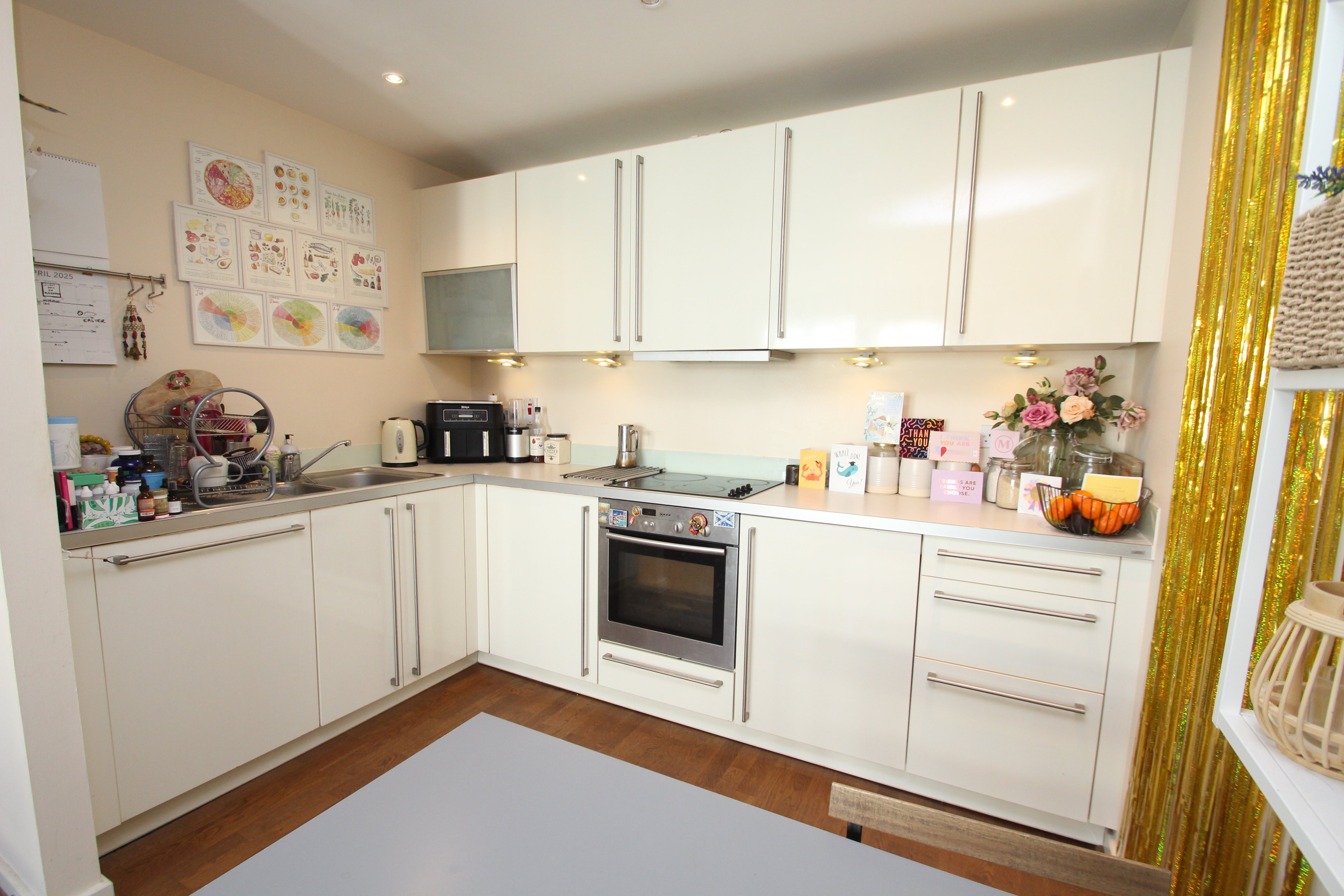 Flat Castlebank Place in Glasgow