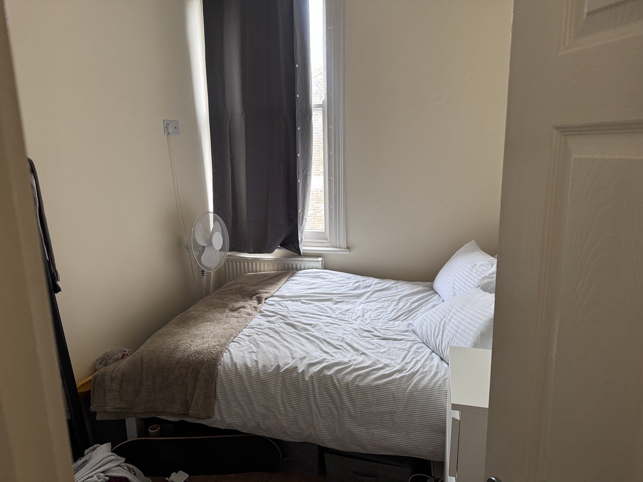 Flat Derbyshire Street in Greater London