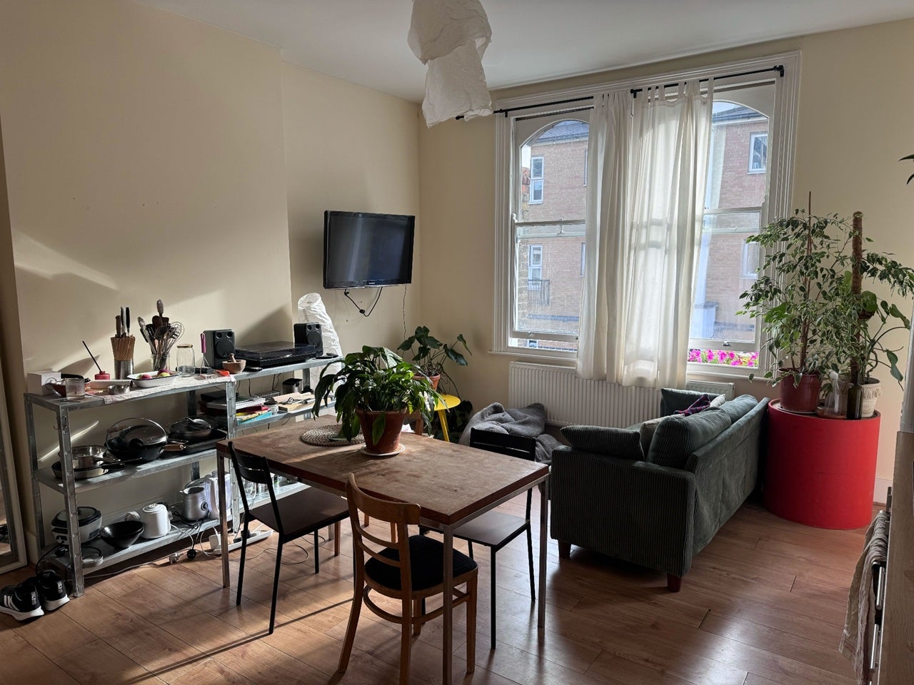 Room Derbyshire Street in Greater London