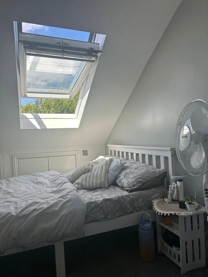 Room Capworth Street in Greater London