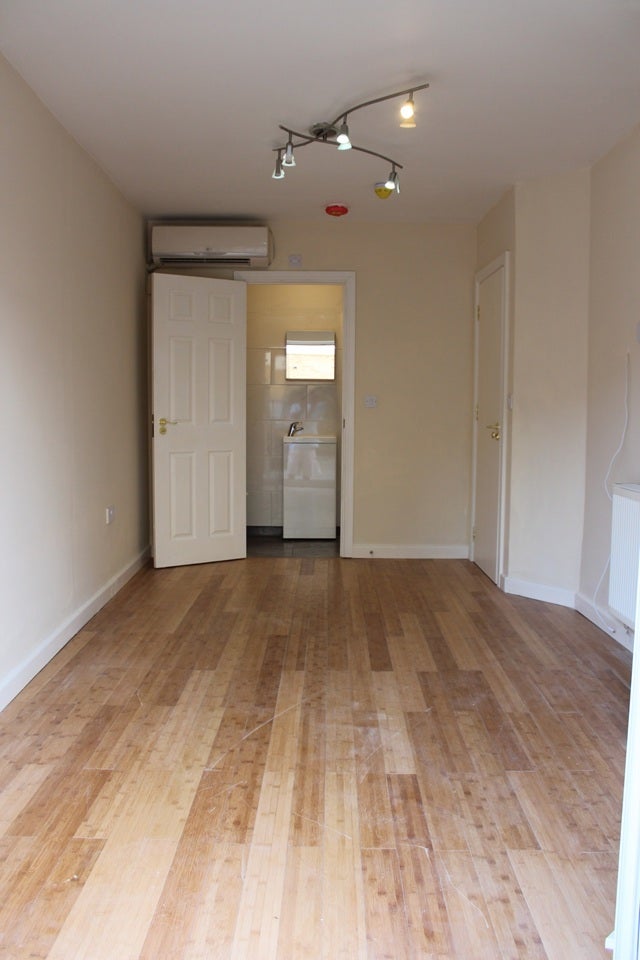 Room Cedar Close in Greater London