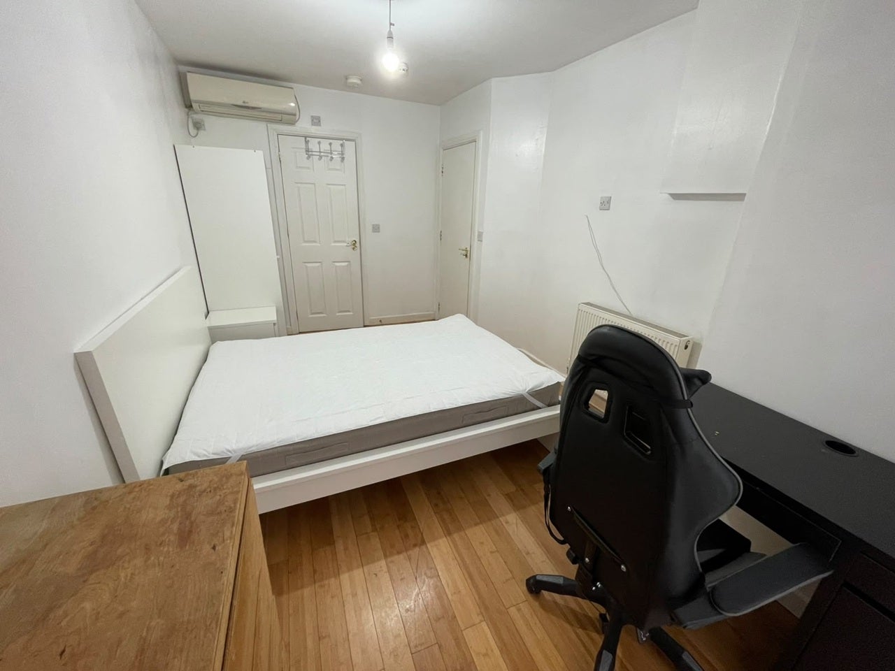 Room Cedar Close in Greater London