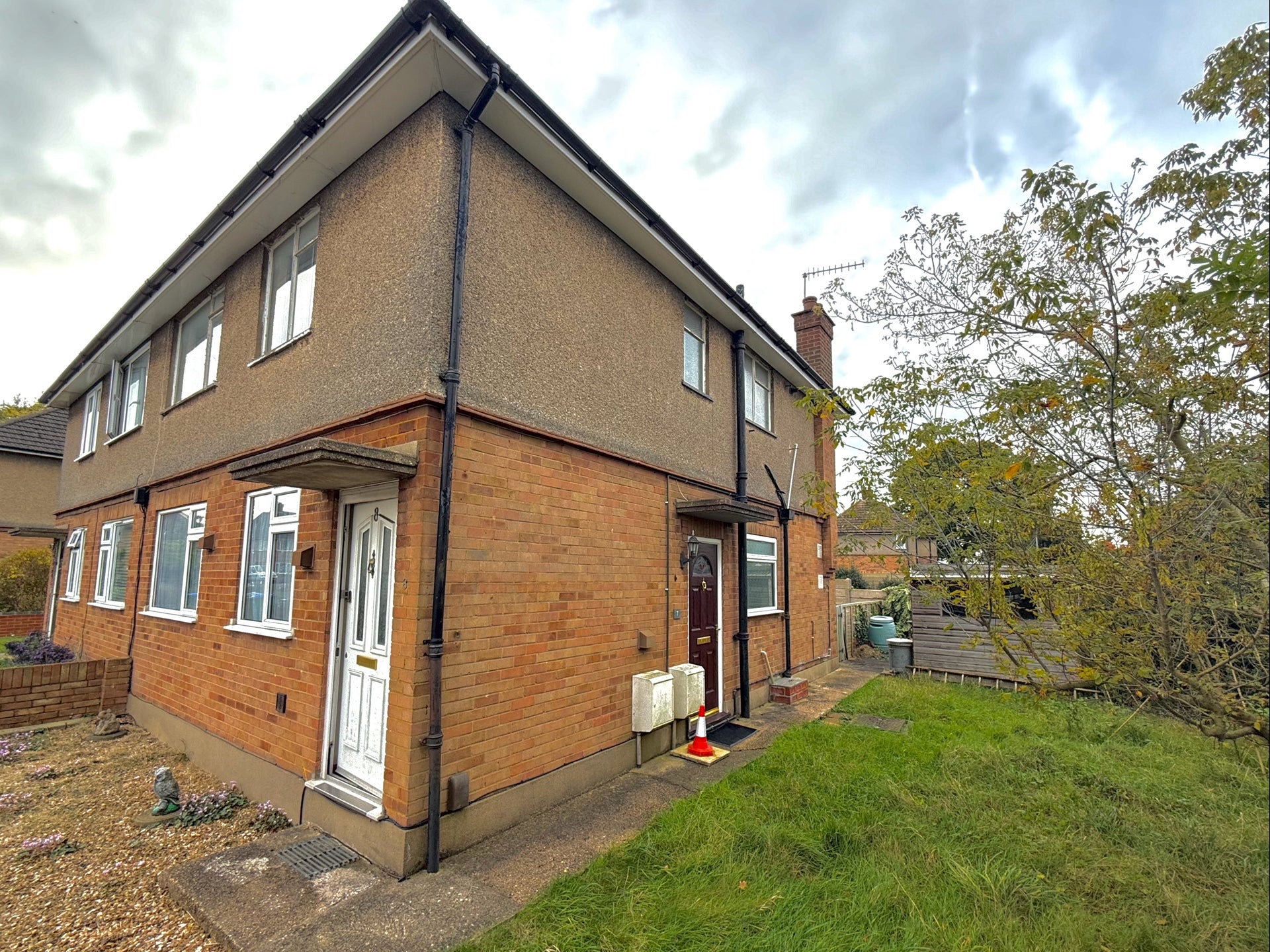 Flat Russell Crescent in Watford