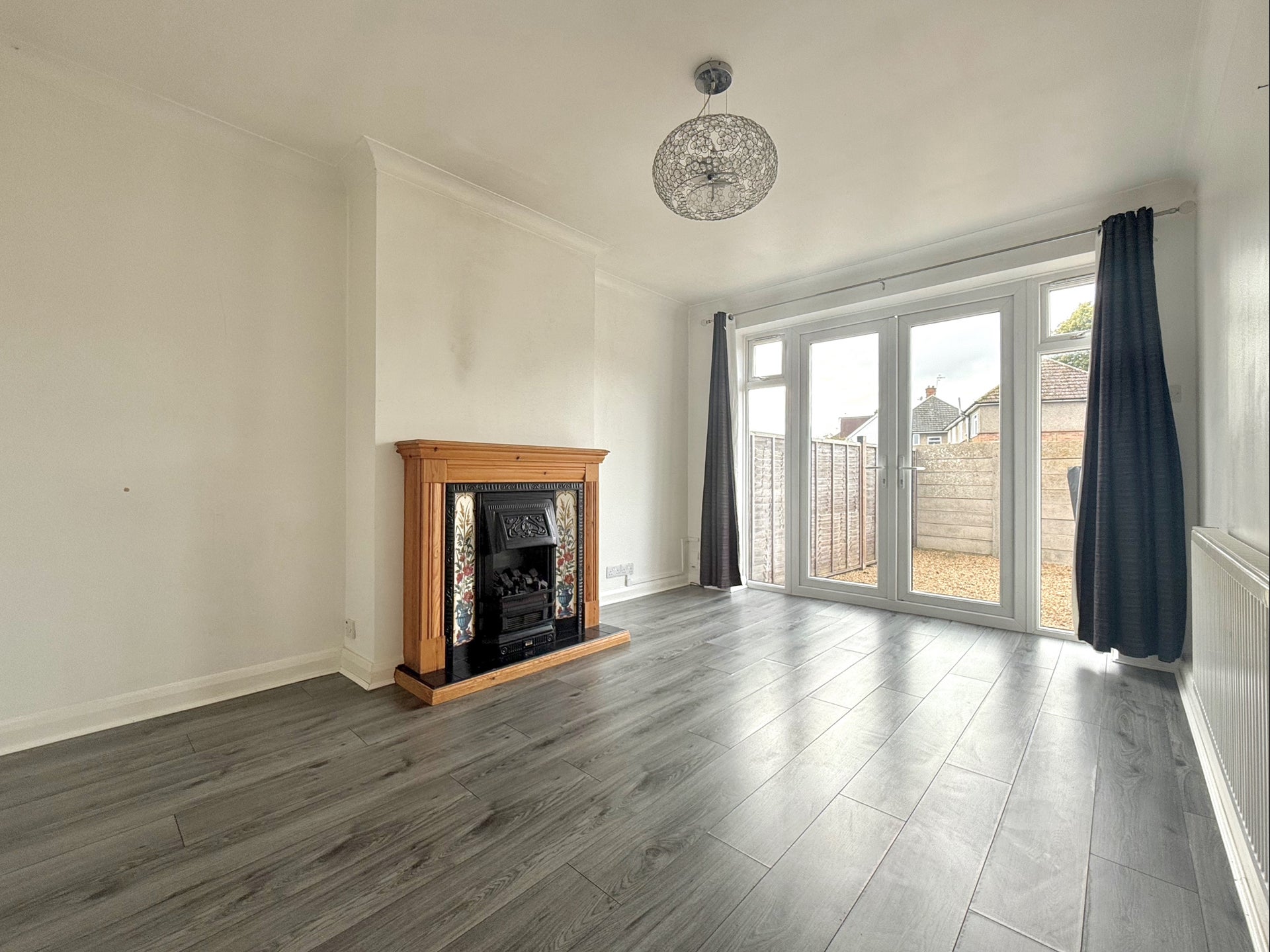 Flat Russell Crescent in Watford