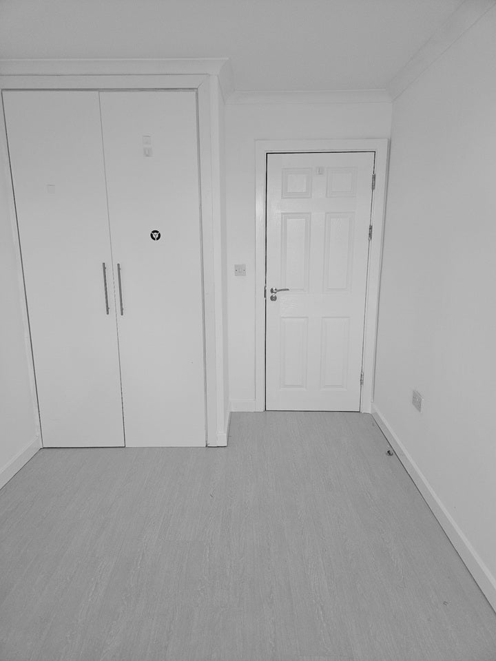 Flat Susannah Street in Greater London