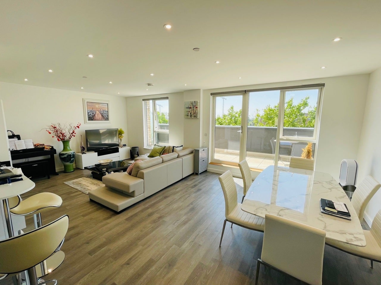 Flat Corbet Gardens in Greater London