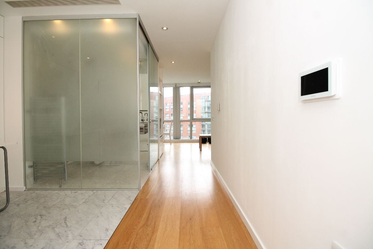 Flat Fairmont Avenue in Greater London