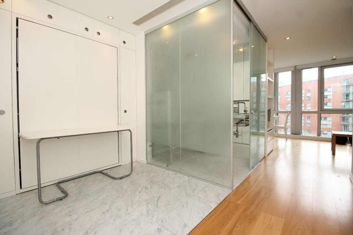 Flat Fairmont Avenue in Greater London