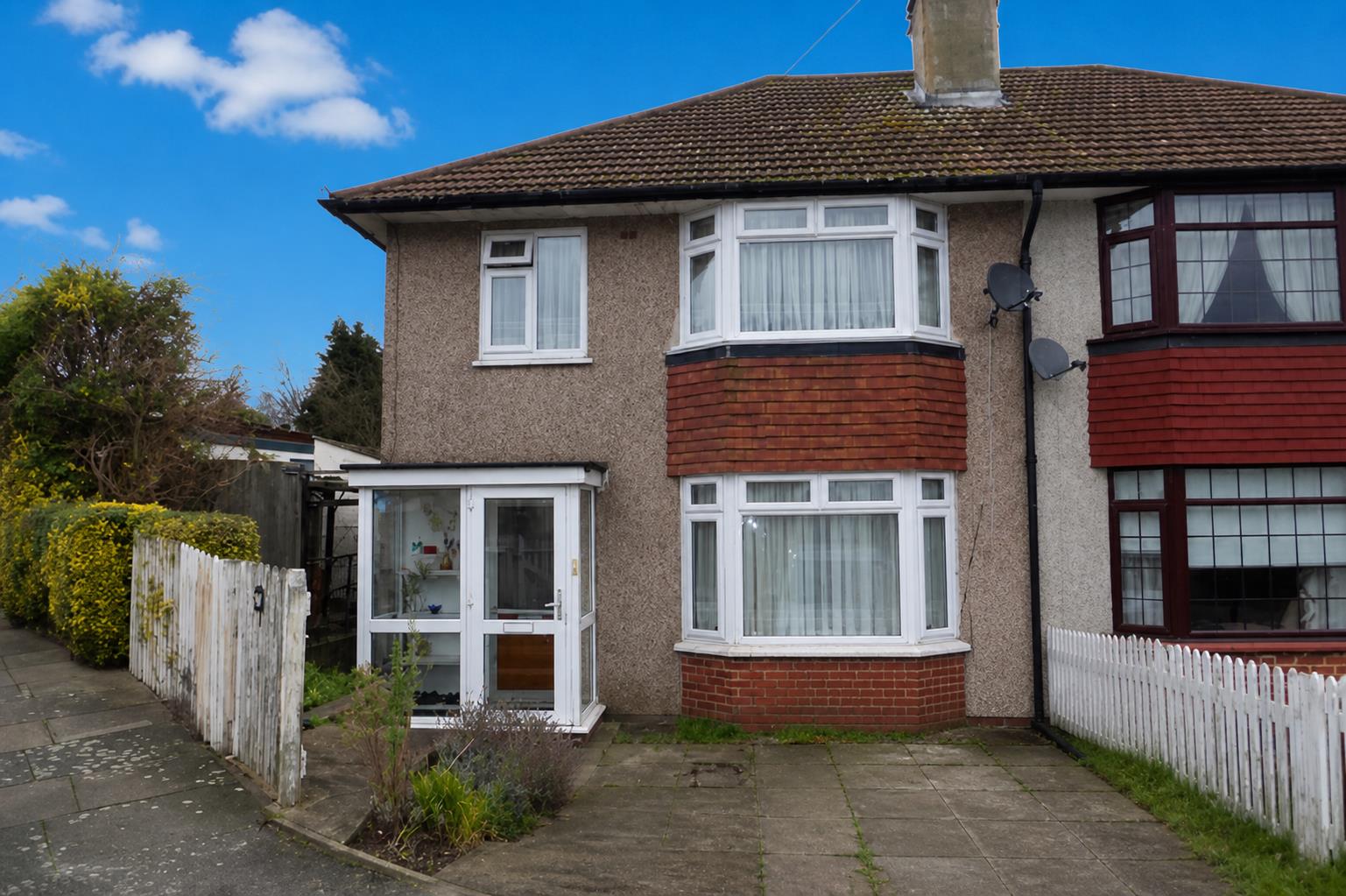 Flat Birling Road in Greater London