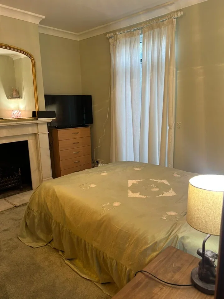 Room Courtney Road in Greater London