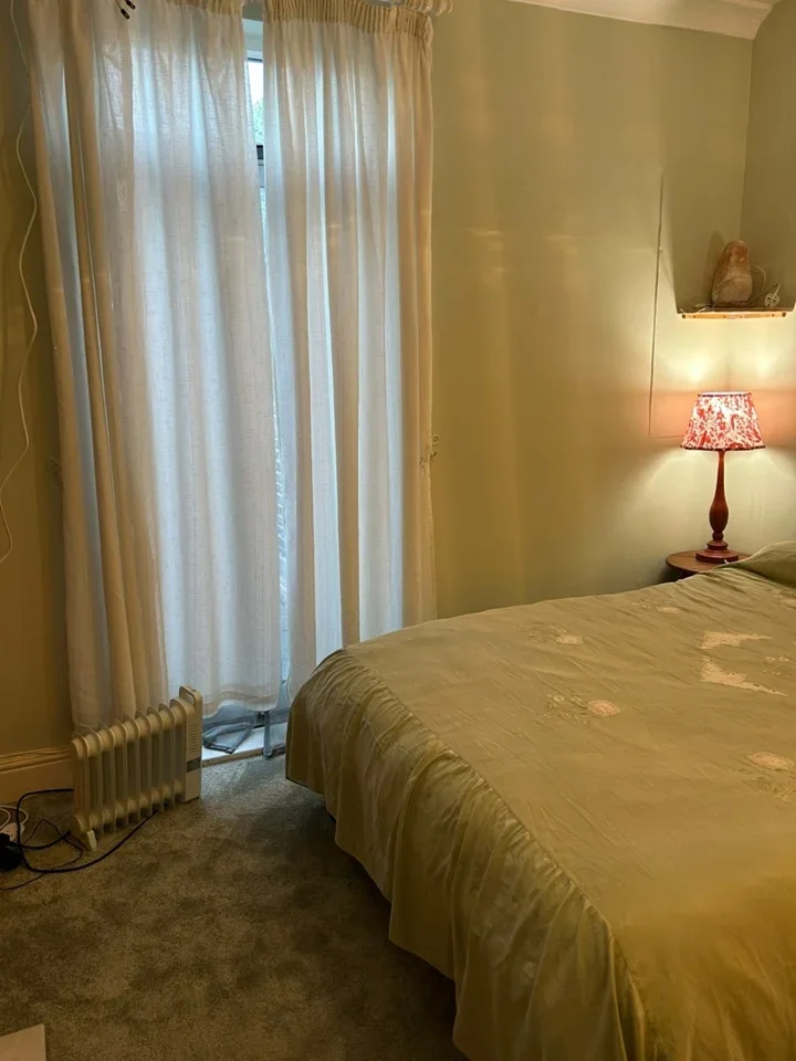 Room Courtney Road in Greater London