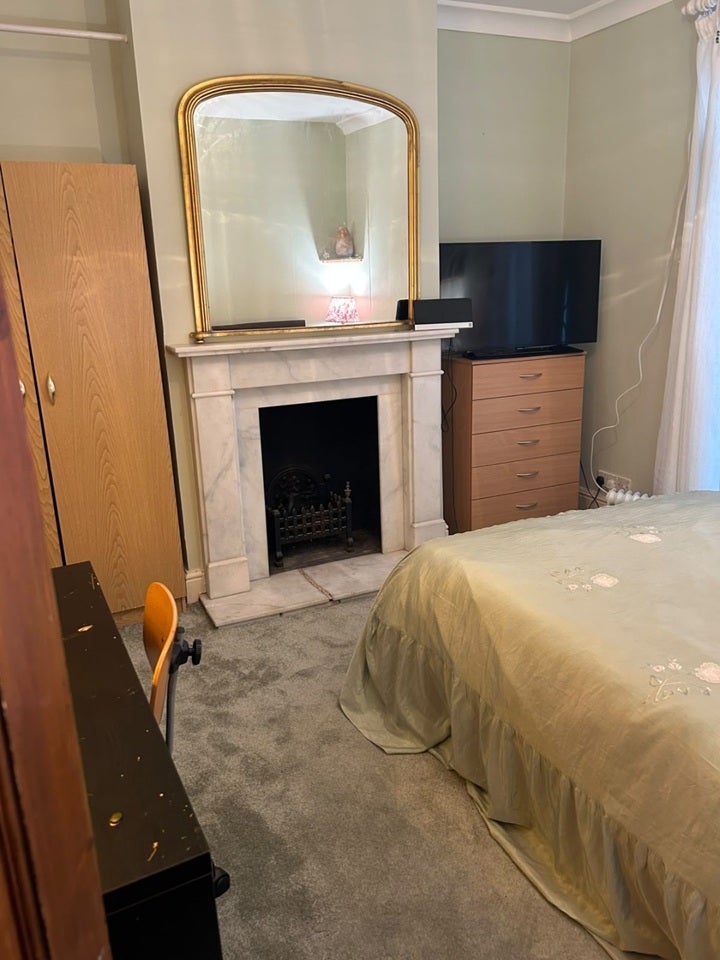 Room Courtney Road in Greater London