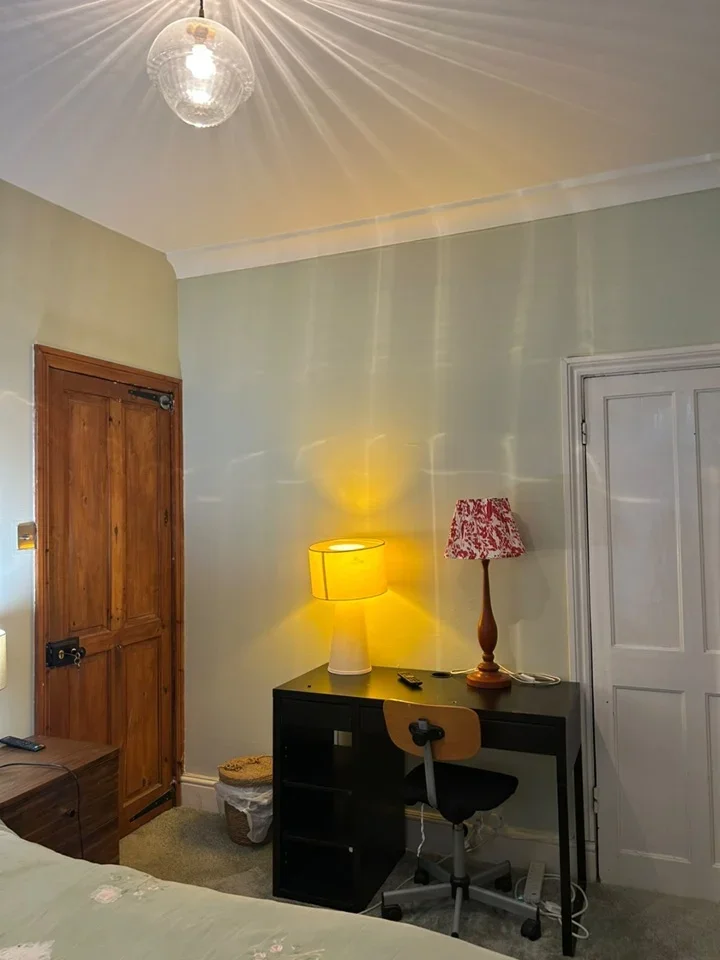 Room Courtney Road in Greater London