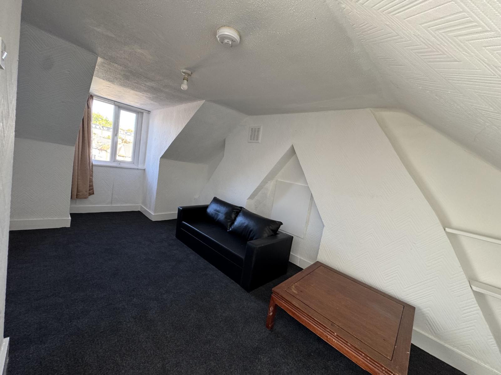 Flat Leigham Vale in Greater London