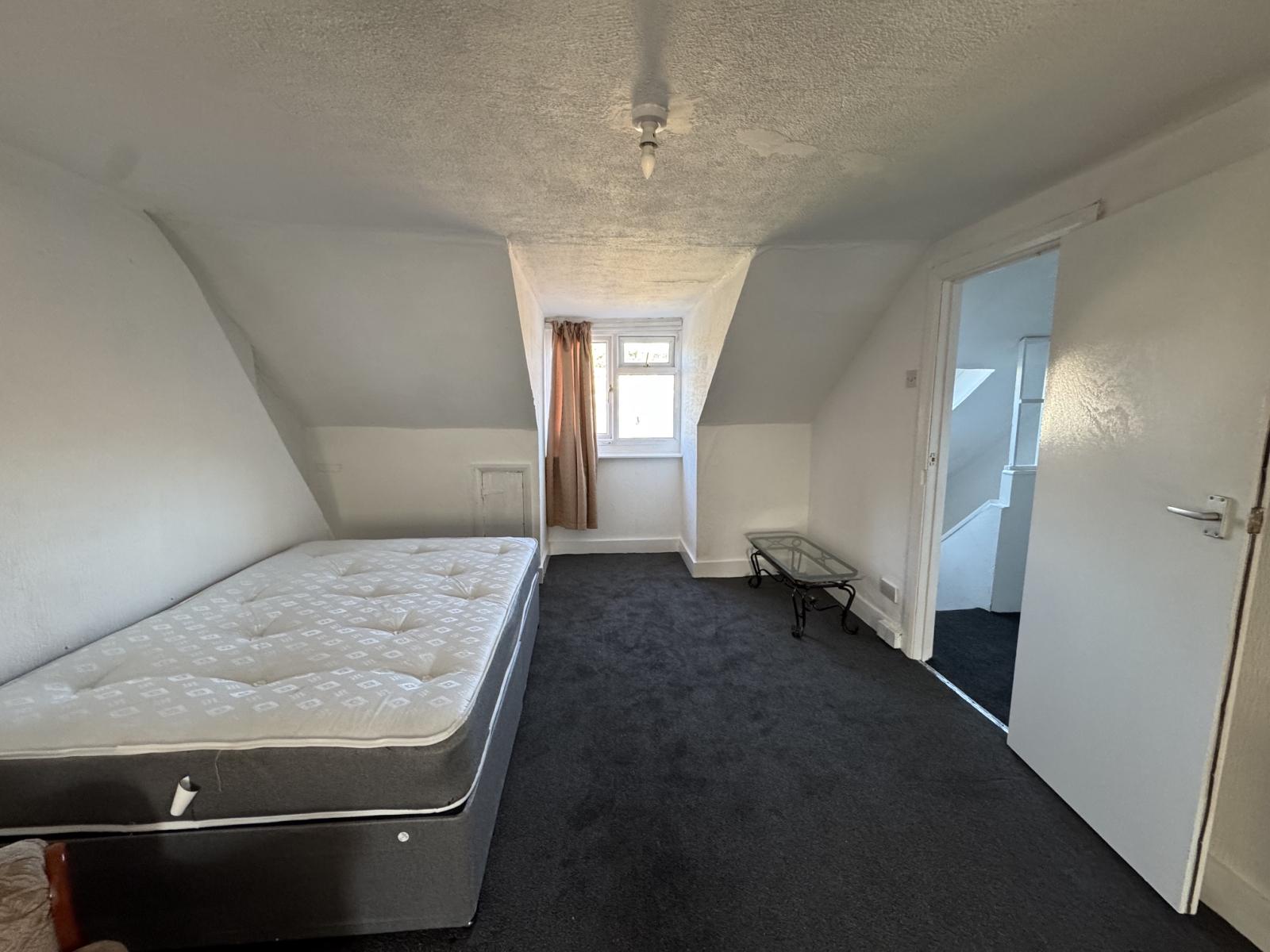 Flat Leigham Vale in Greater London