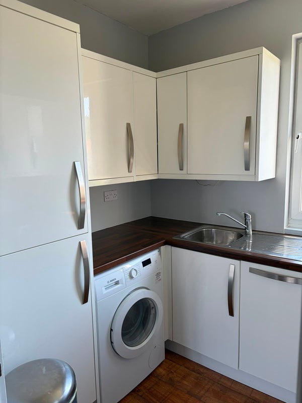 Flat Saughton Gardens in City of Edinburgh