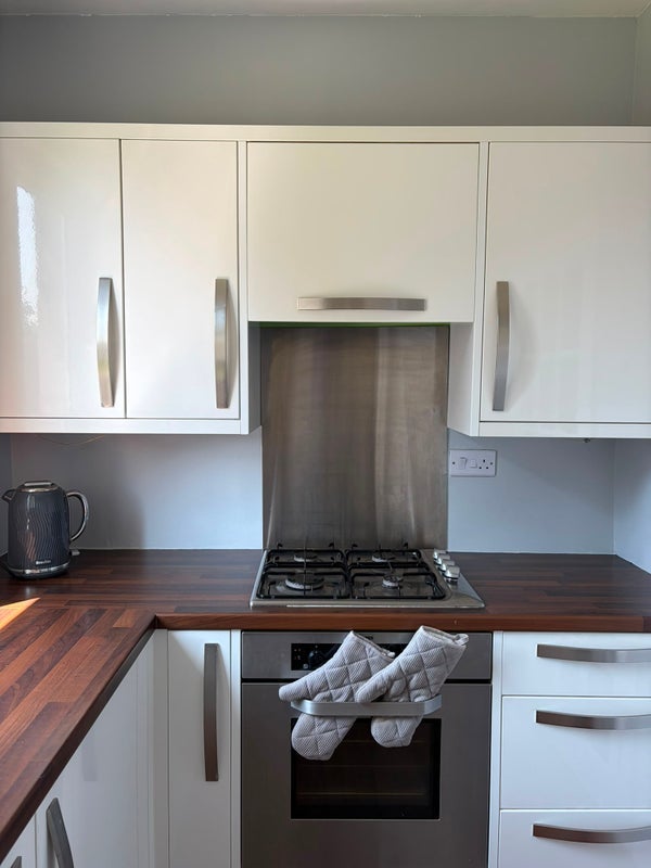 Flat Saughton Gardens in City of Edinburgh