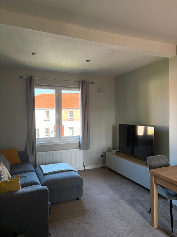 Flat Saughton Gardens in City of Edinburgh