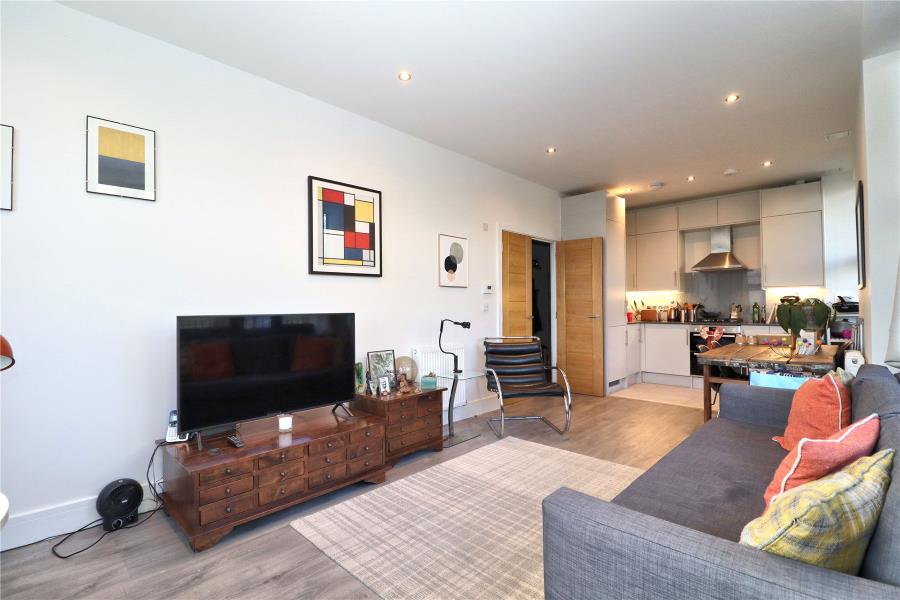 Flat Hipley Street in Woking