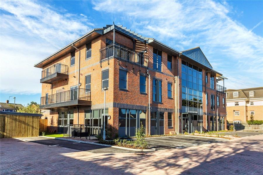 Flat Hipley Street in Woking