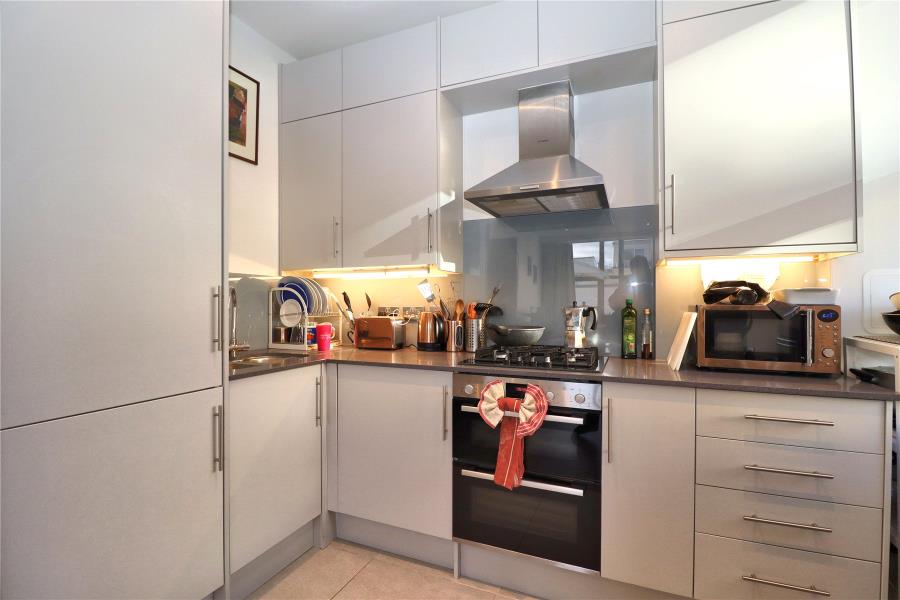 Flat Hipley Street in Woking