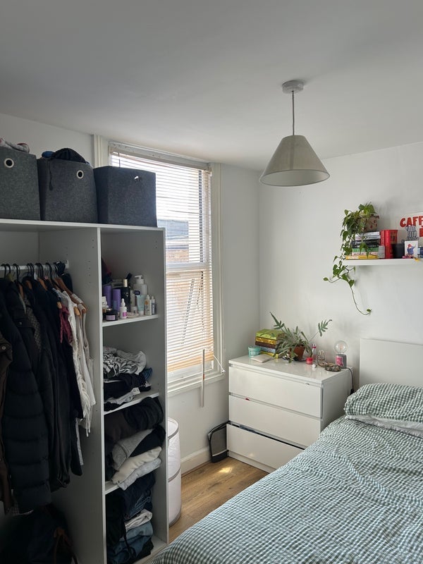 Room Valnay Street in Greater London