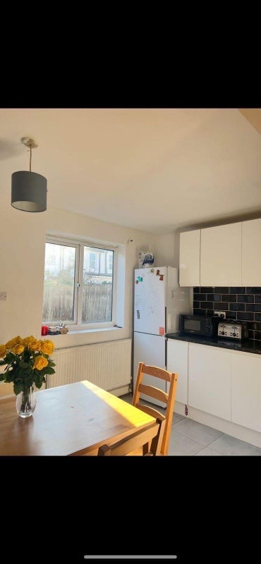 Room Valnay Street in Greater London
