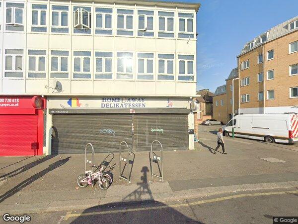 Flat Regarth Avenue in Greater London