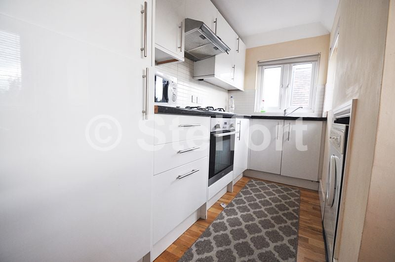 Flat The Ridgeway in Greater London