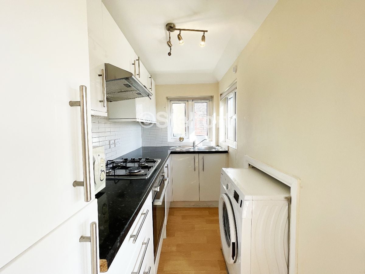 Flat The Ridgeway in Greater London