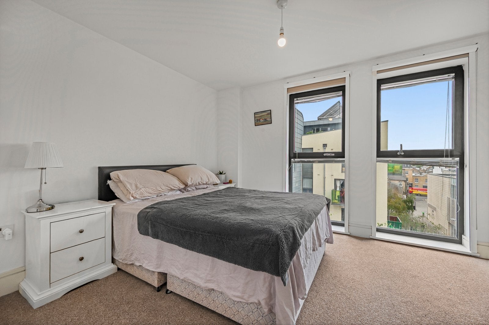 Flat Edgeley Lane in Greater London