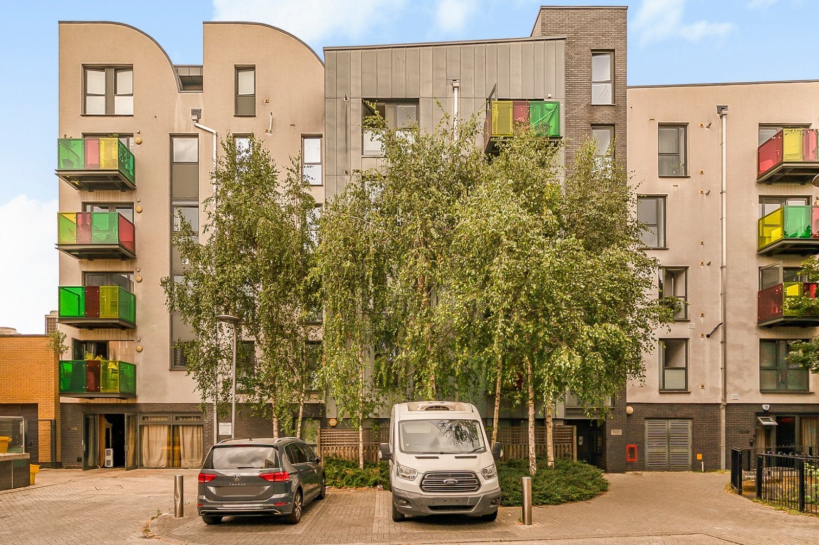 Flat Edgeley Lane in Greater London