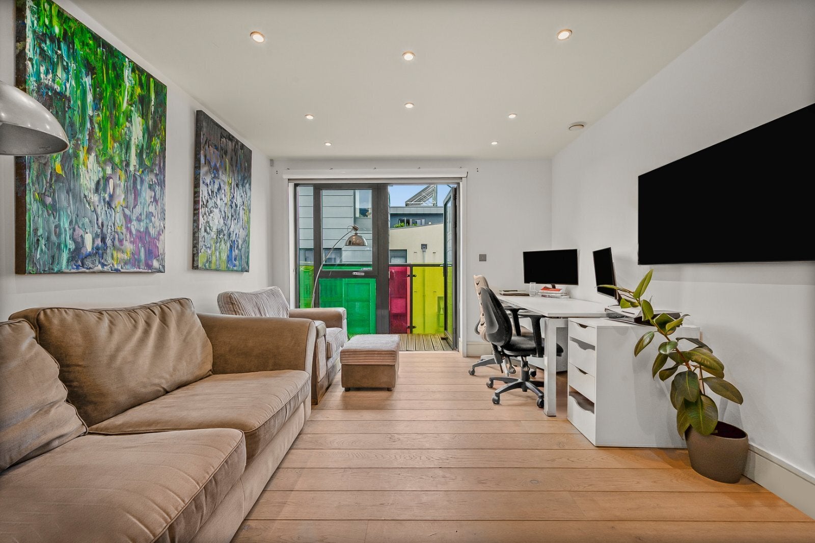 Flat Edgeley Lane in Greater London