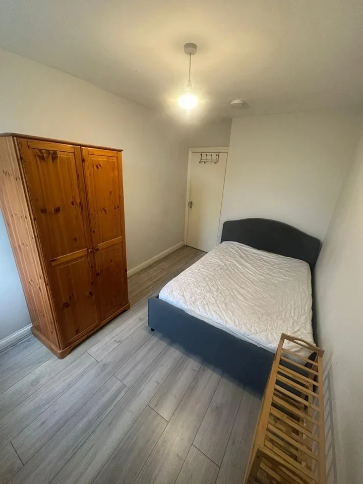 Room High Street Harlesden in Greater London
