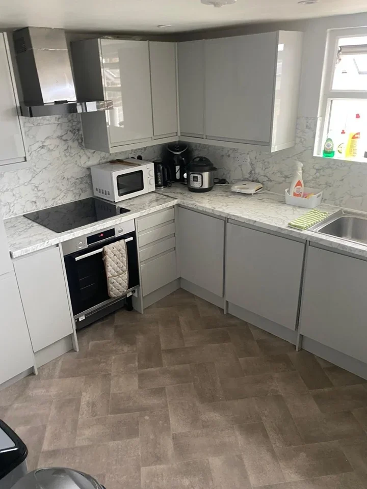 Room High Street Harlesden in Greater London