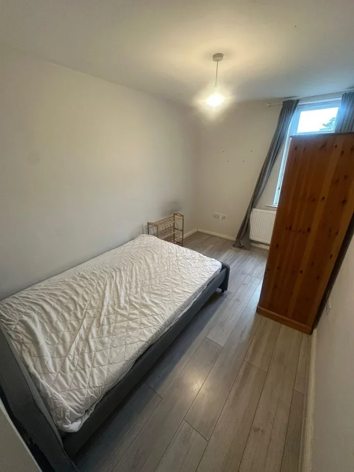 Room High Street Harlesden in Greater London