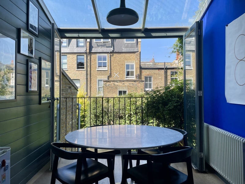 Room Devonport Road in Greater London
