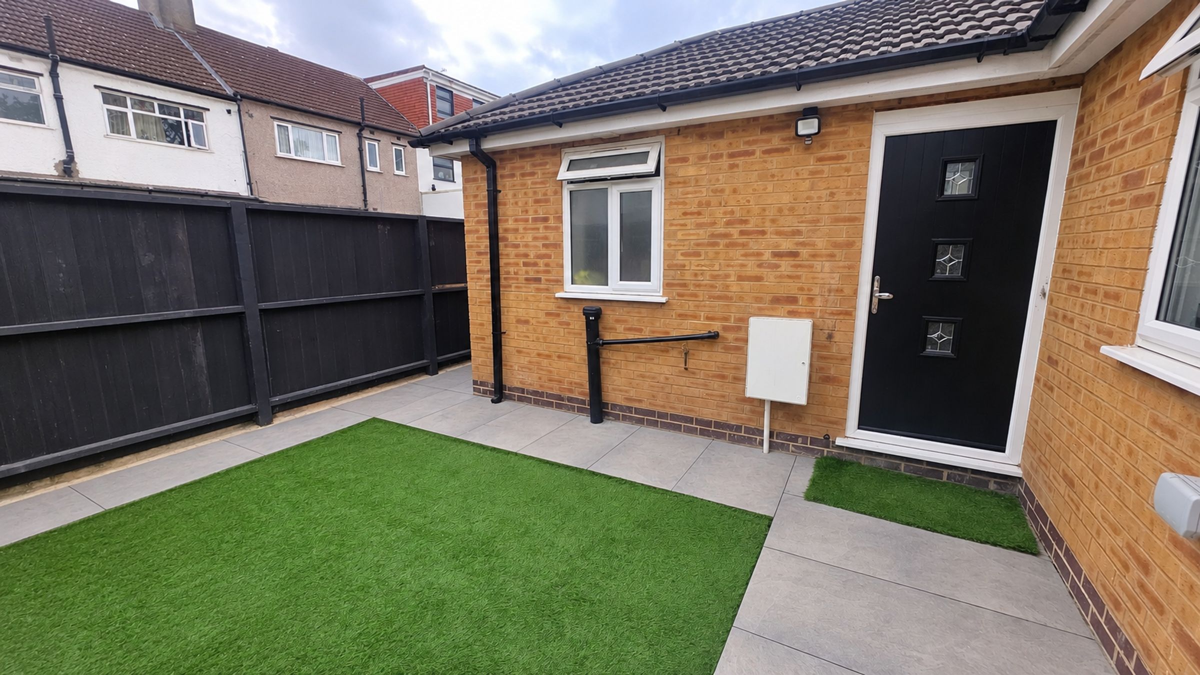 House Ashurst Drive in Greater London