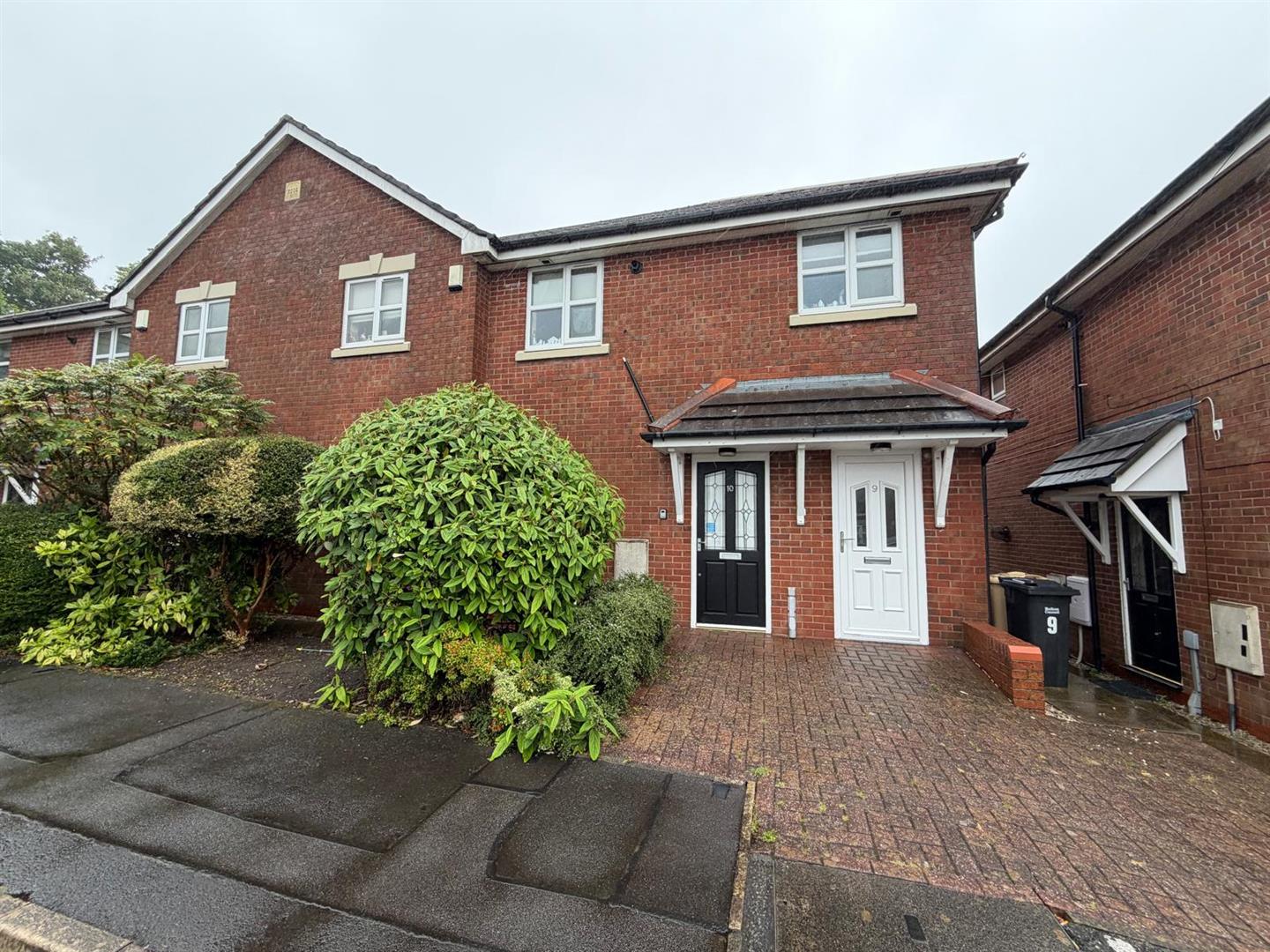 Flat Dale Street East in Horwich