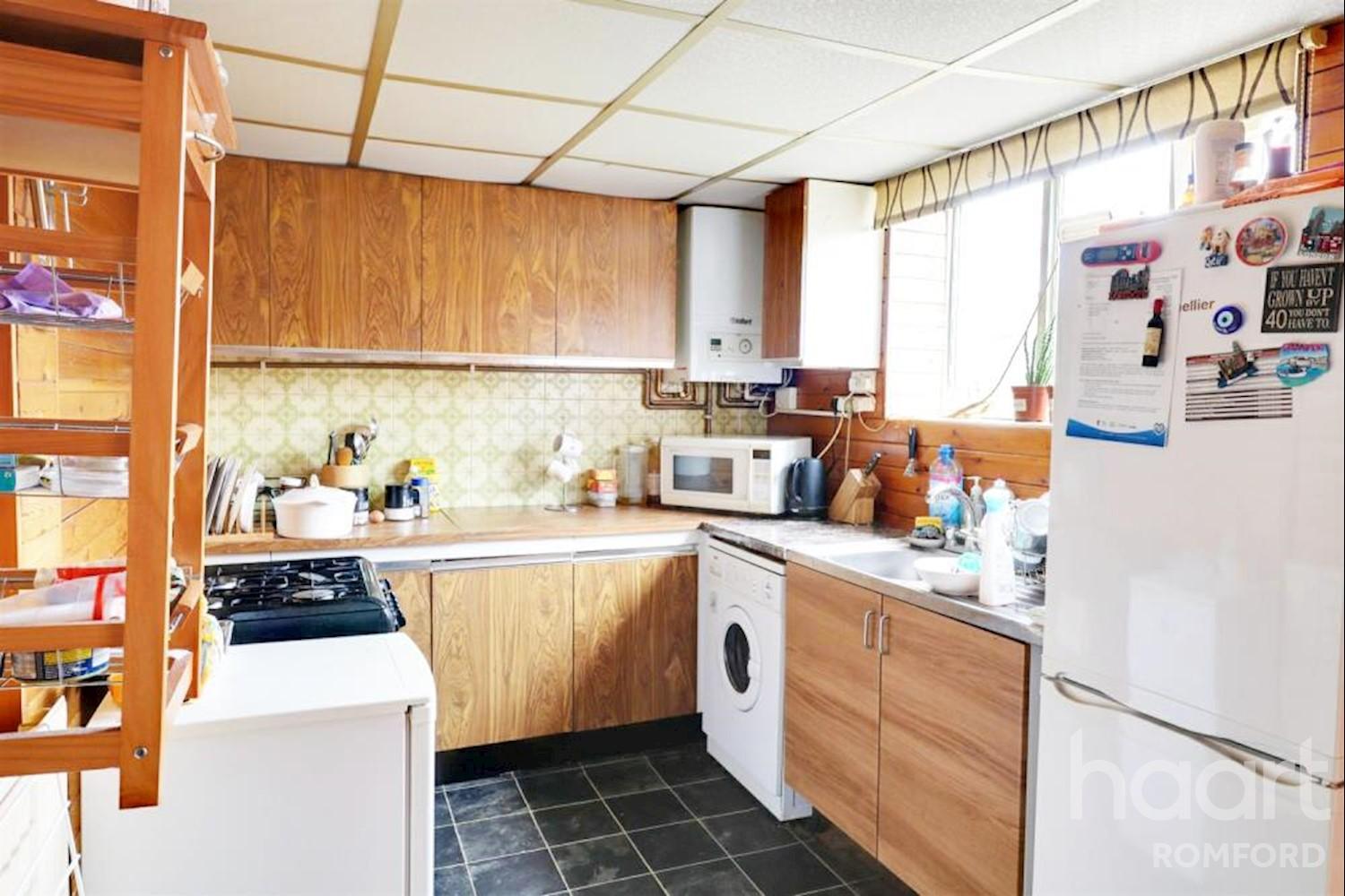 Room North Hill Drive in Greater London