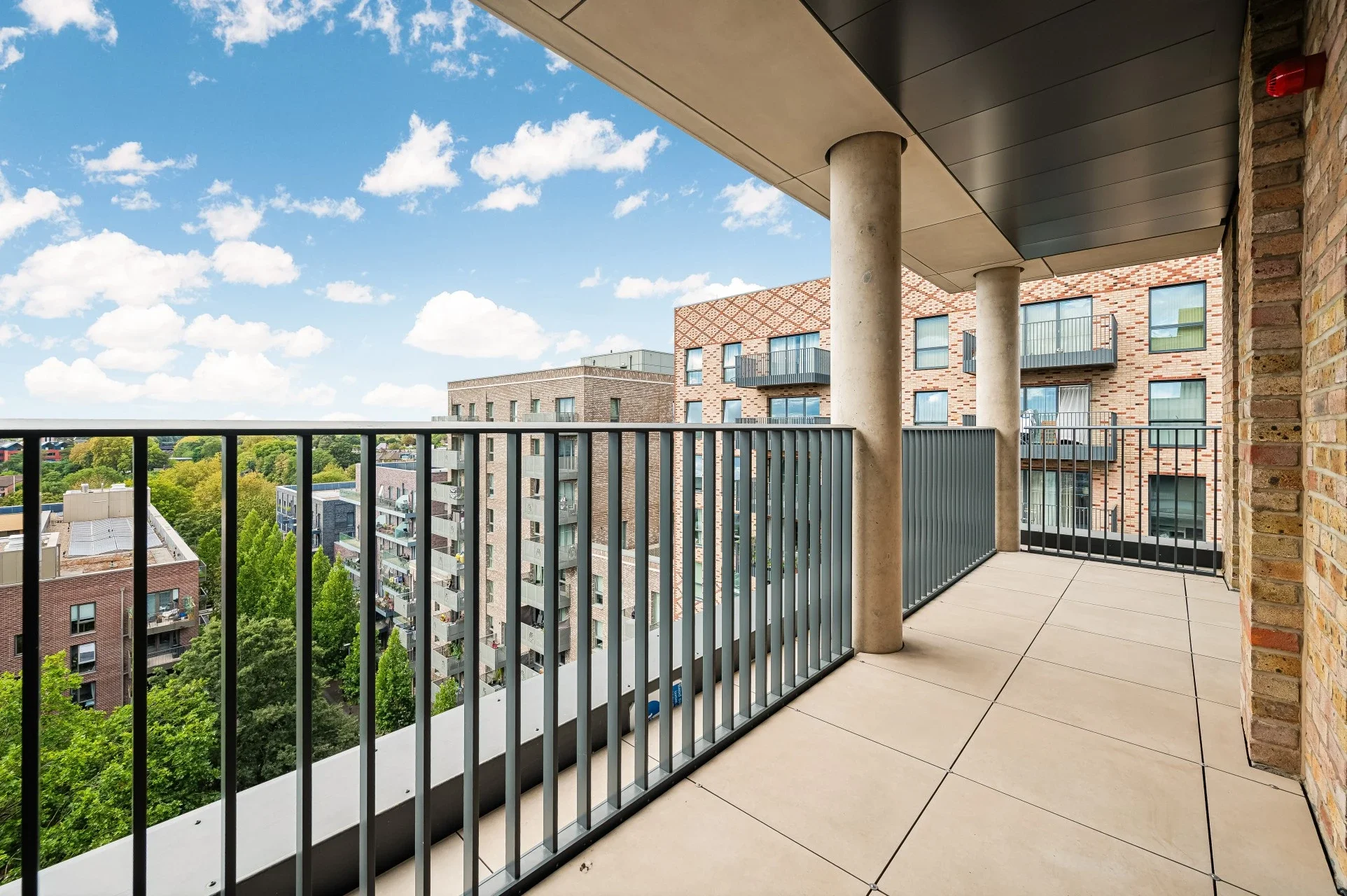 Flat Monarch Square in Greater London