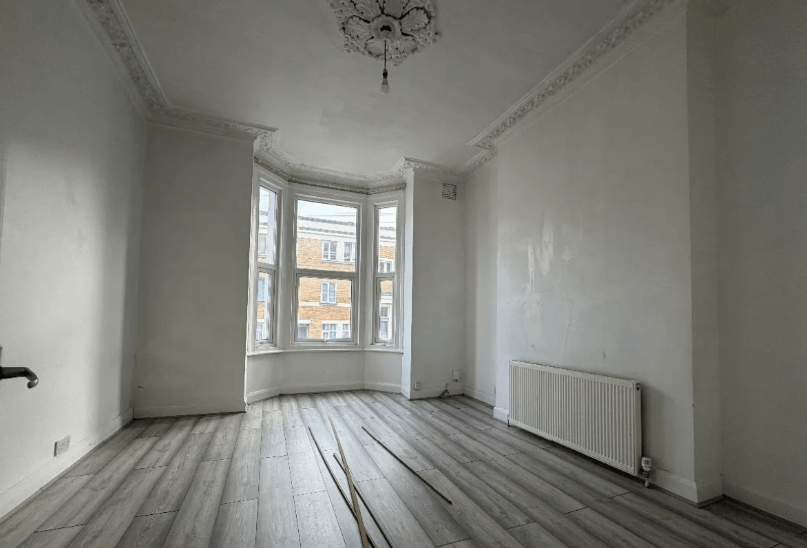 Flat Flaxman Road in Greater London