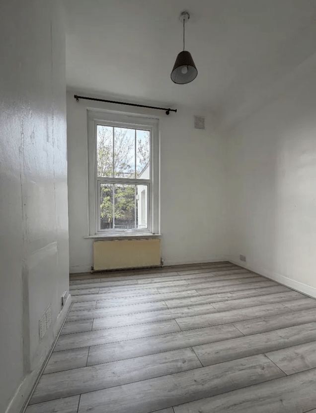 Flat Flaxman Road in Greater London