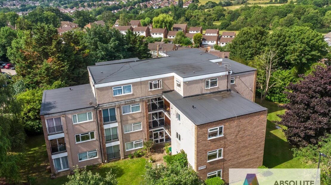 Room Dunraven Drive in Greater London