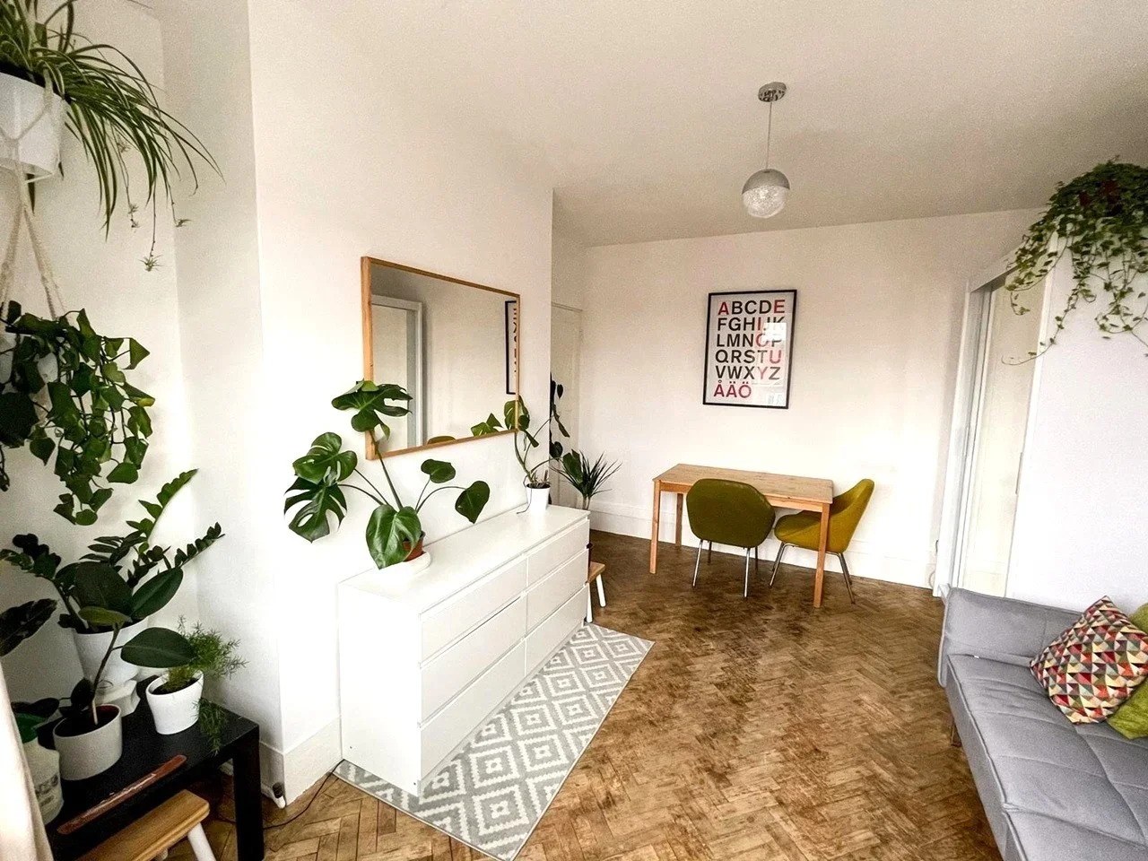 Flat Nelson's Row in Greater London