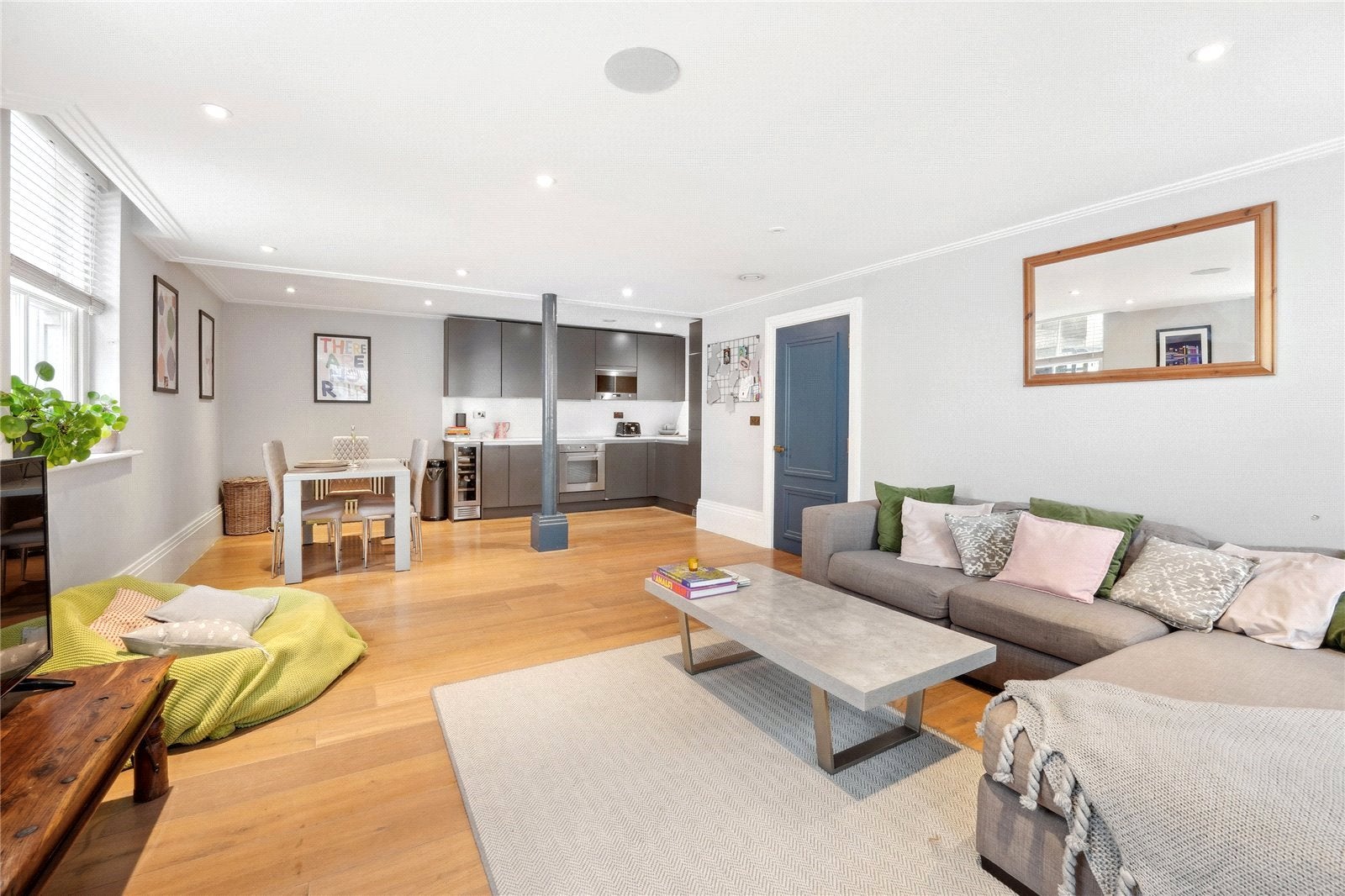 Flat East Hill in Greater London