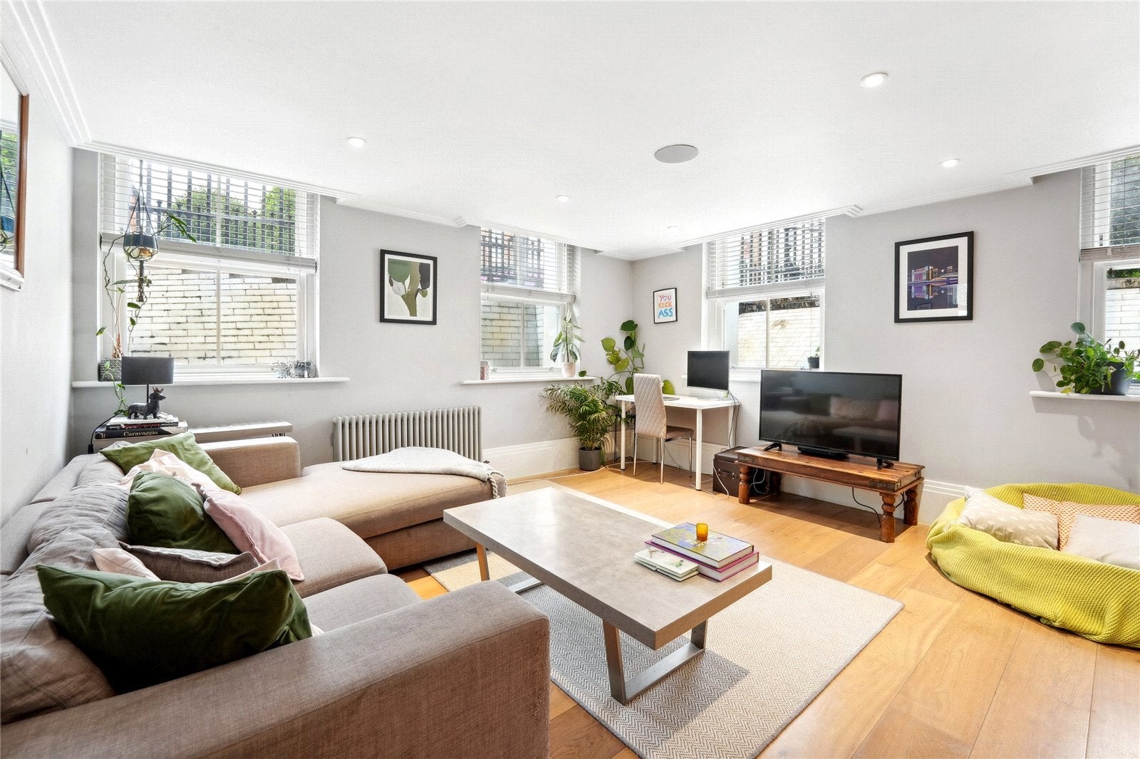Flat East Hill in Greater London