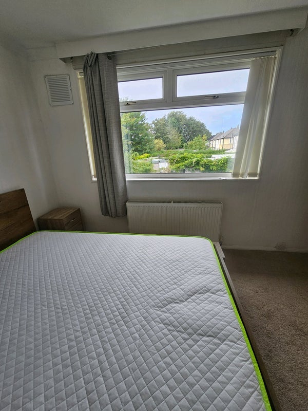 Room Rosgill Drive in Leeds