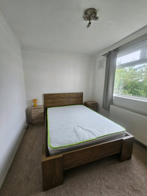 Room Rosgill Drive in Leeds